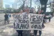 Diez ciudades, tres países, una pasión. Las historias de quienes recorrieron miles de kilómetros con un solo objetivo: decirle adiós al 10