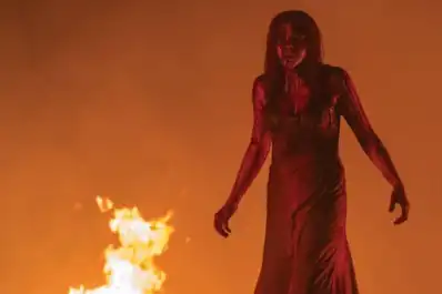 “Carrie” vuelve como serie y traslada el clásico de Stephen King a la era del acoso viral