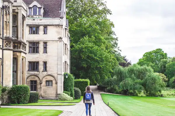 Estudiar en Cambridge con todos los gastos cubiertos: abrieron unas 55 becas