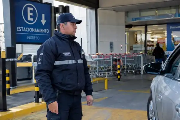 Nuevo aumento para los vigiladores: así quedan los salarios de seguridad privada en octubre