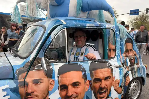 Me siento uno más de ustedes: el venezolano que llegó a la despedida de Messi en su propia Scaloneta