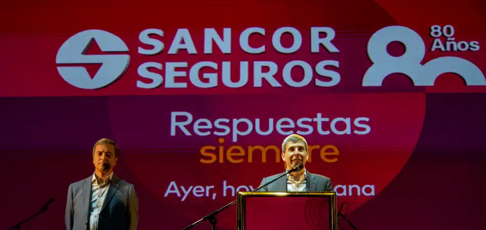 SANCOR SEGUROS celebró sus 80 años con un espectáculo multitudinario y  un impactante show de drones en Sunchales