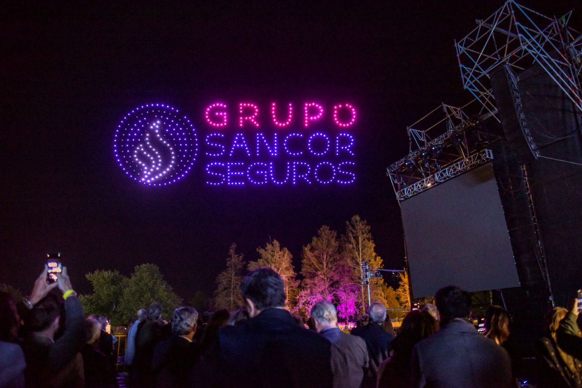 SANCOR SEGUROS celebró sus 80 años con un espectáculo multitudinario y  un impactante show de drones en Sunchales