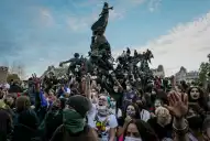 Rebelión en Francia: miles de escolares y obreros toman las calles de París