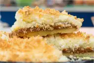 Tarta de avena y coco: la receta saludable sin harinas ni azúcar para la merienda