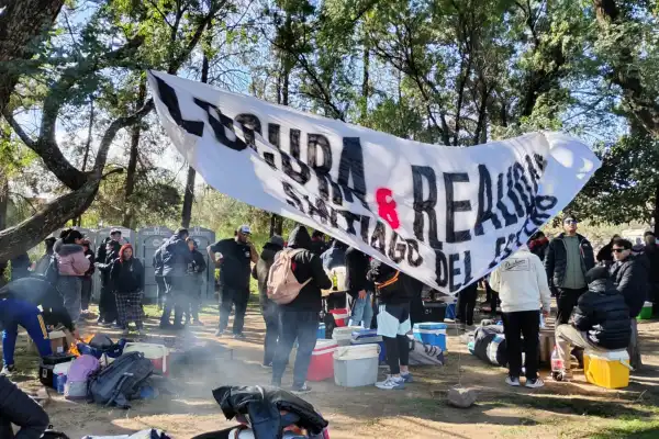 “El Indio me lleva hasta Tucumán”: fanáticos de todo el país viajan para el recital de Los Fundamentalistas