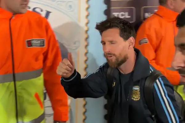 Después de las lágrimas, el último adiós: así fue la despedida de Messi en el vestuario de la Selección