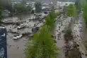 Impactante aluvión en Santiago de Chile: un torrente de agua y barro arrastró autos y colectivos