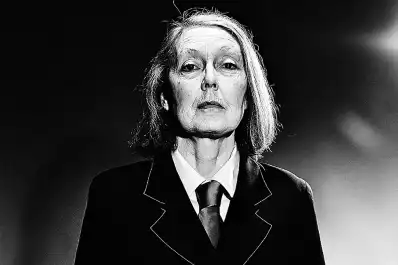 Cuatro libros para leer a Anne Carson, ganadora del Nobel de Literatura