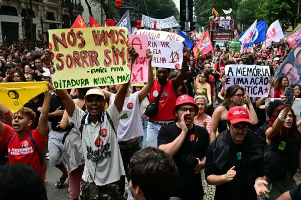 Brasil, rumbo al balotaje: miles marcharon contra Bolsonaro en Río de Janeiro