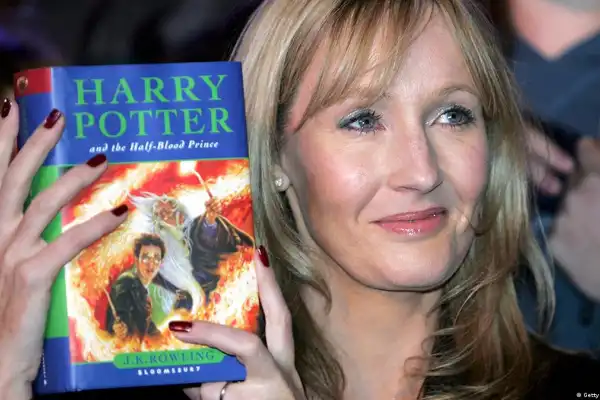 J. K. Rowling publicará dos nuevos libros del mundo de Harry Potter