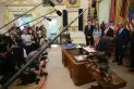 Medios de prensa expulsados por Trump reclaman ante un juez