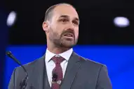 Ordenan detener a Eduardo Bolsonaro a menos de tres semanas del balotaje en Brasil