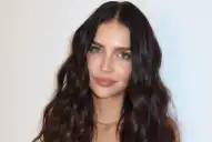 Zaira Nara anticipó el outfit del verano 2027: cómo es el conjunto de lino blanco que marca tendencia