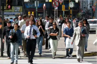 Cuánto hay que ganar por mes para ser de clase media en la Argentina: los ingresos que exige cada nivel social