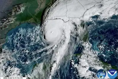 Dos huracanes avanzan hacia Estados Unidos y México: hay alertas y evacuaciones