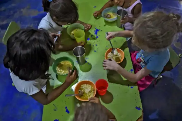 Más de 1,5 millones de hogares argentinos experimentan hambre