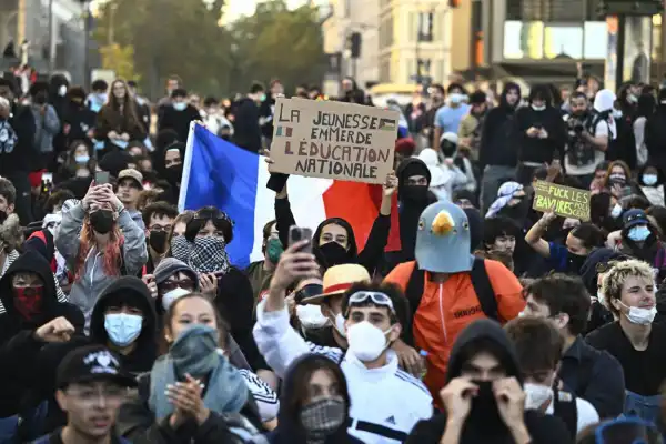 Los estudiantes copan París y llaman a nuevas protestas