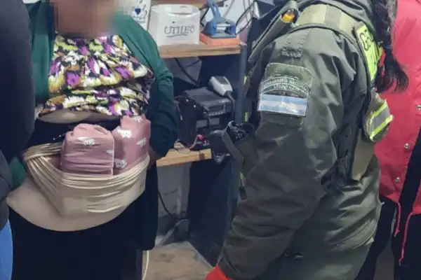 Detuvieron en Tucumán a dos mujeres con más de cuatro kilos de cocaína adosados al cuerpo