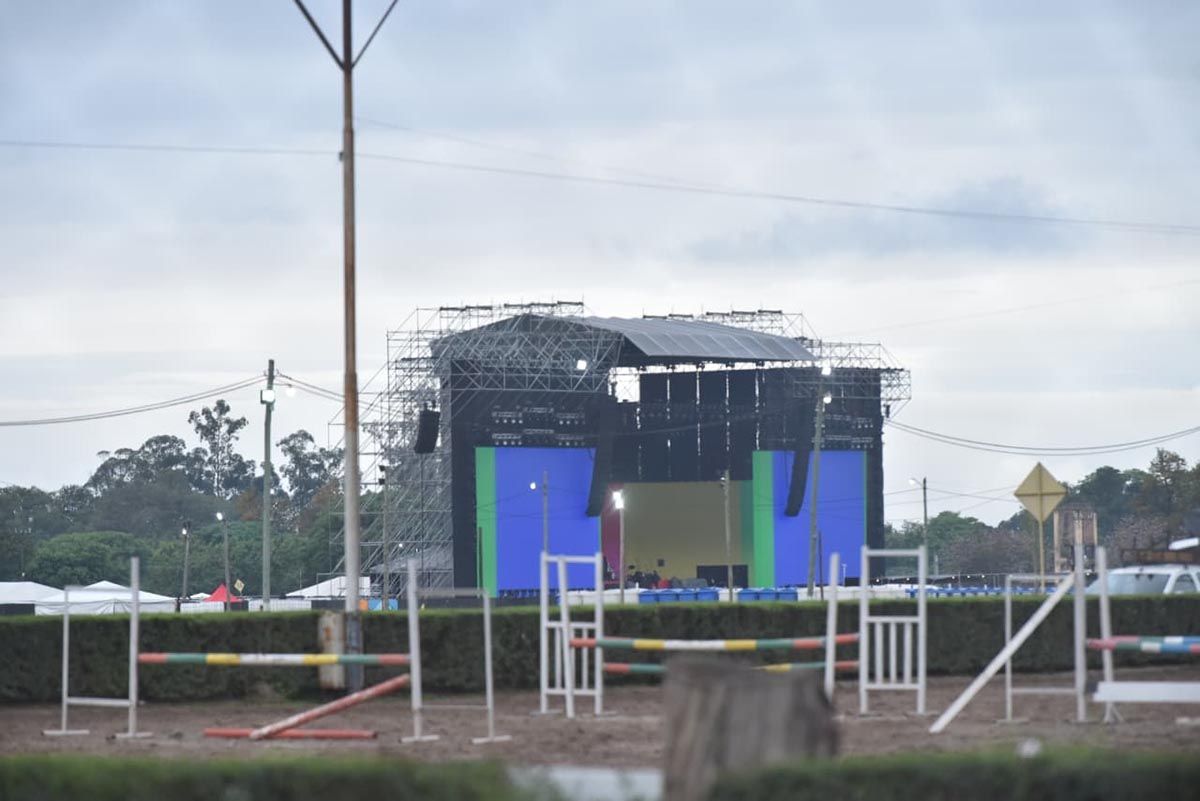 Los fans del Indio llegan de todo el país entre lágrimas para un show histórico