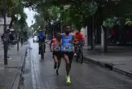 Del turno noche a la gloria: Arón Quiroga, el rey de los 21K LA GACETA que corre sin dormir