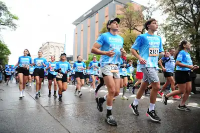 21K de LA GACETA: Una marea de corredores copó las calles tucumanas