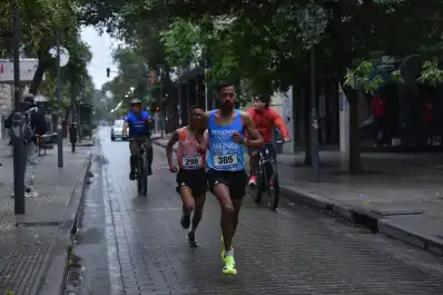Del turno noche a la gloria: Arón Quiroga, el rey de los 21K LA GACETA que corre sin dormir