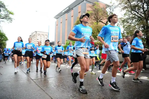 21K LA GACETA: una marea de corredores copó las calles tucumanas
