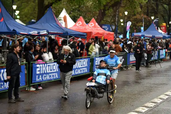Las siete historias que emocionaron en los 21K LA GACETA