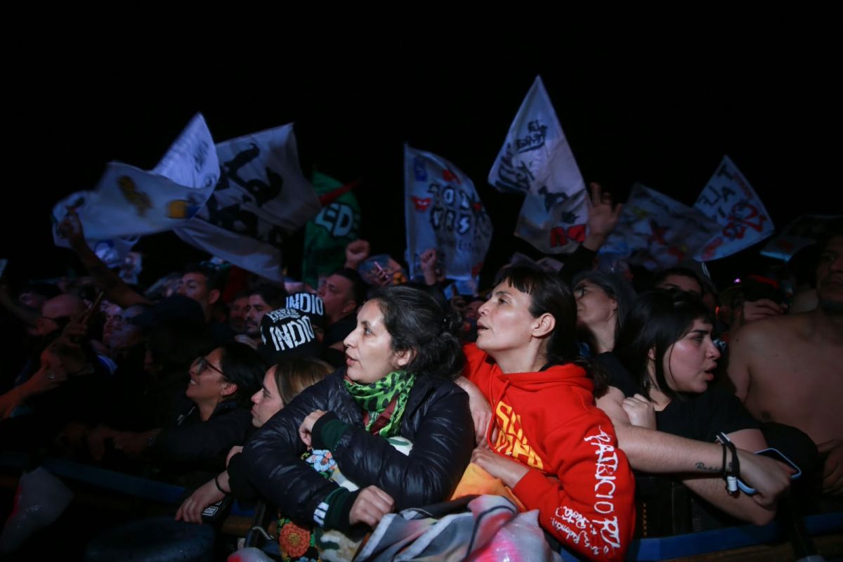 EL POGO MÁS ESPERADO. ''Ji ji ji'' desató el estallido final en el Hipódromo, entre saltos, cánticos y fuegos artificiales. NICOLÁS NUÑEZ / ESPECIAL PARA LA GACETA