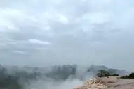 La crecida del río Iguazú obligó a cerrar las Cataratas del lado argentino y brasileño