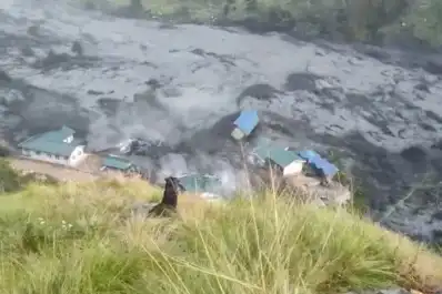 Aluvión en Nepal arrastra casas y deja cinco desaparecidos