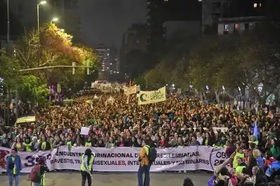 Una multitud marchó en Córdoba por los derechos de las mujeres y las diversidades