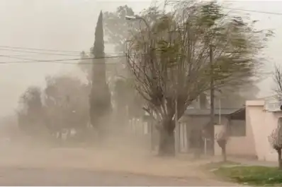Alerta amarilla en el NOA: qué zonas están bajo riesgo por vientos de hasta 100 km/h este lunes