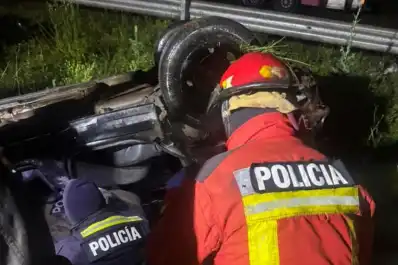 Ruta 9: un hombre murió y otro fue rescatado tras un vuelco en Tucumán