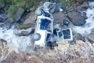 Tragedia en Bolivia: 10 muertos y cuatro heridos al caer una camioneta por un precipicio