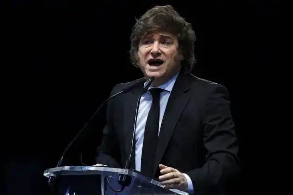 Javier Milei ratificó su apoyo a Flávio Bolsonaro y tildó a Lula de dictador comunista