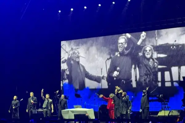 Otra vez, Fito en Tucumán: clásicos, emoción y rock bajo la lluvia