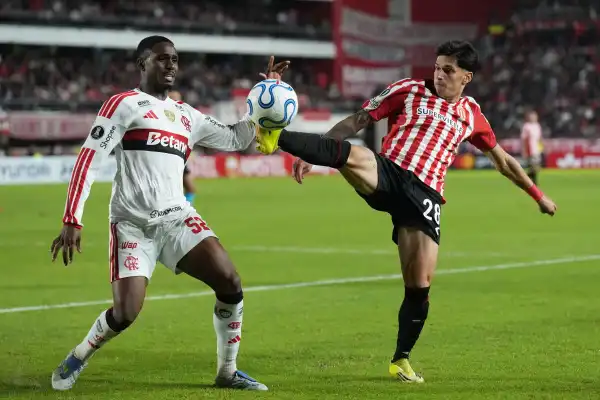 Problemas para Flamengo: Danilo se fracturó la mandíbula y se pierde la serie con Estudiantes