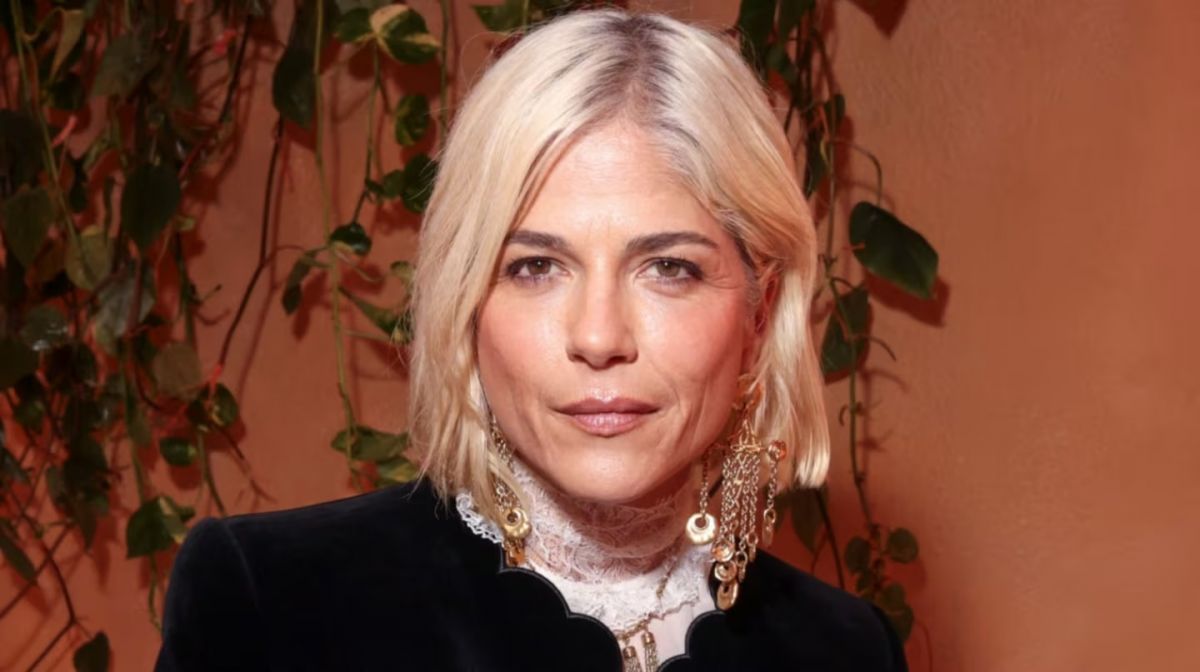 ARRESTADA. La actriz estadounidense Selma Blair fue acusada de protagonizar un presunto episodio de violencia durante un vuelo de Delta Air Lines entre Los Ángeles y Nueva York.