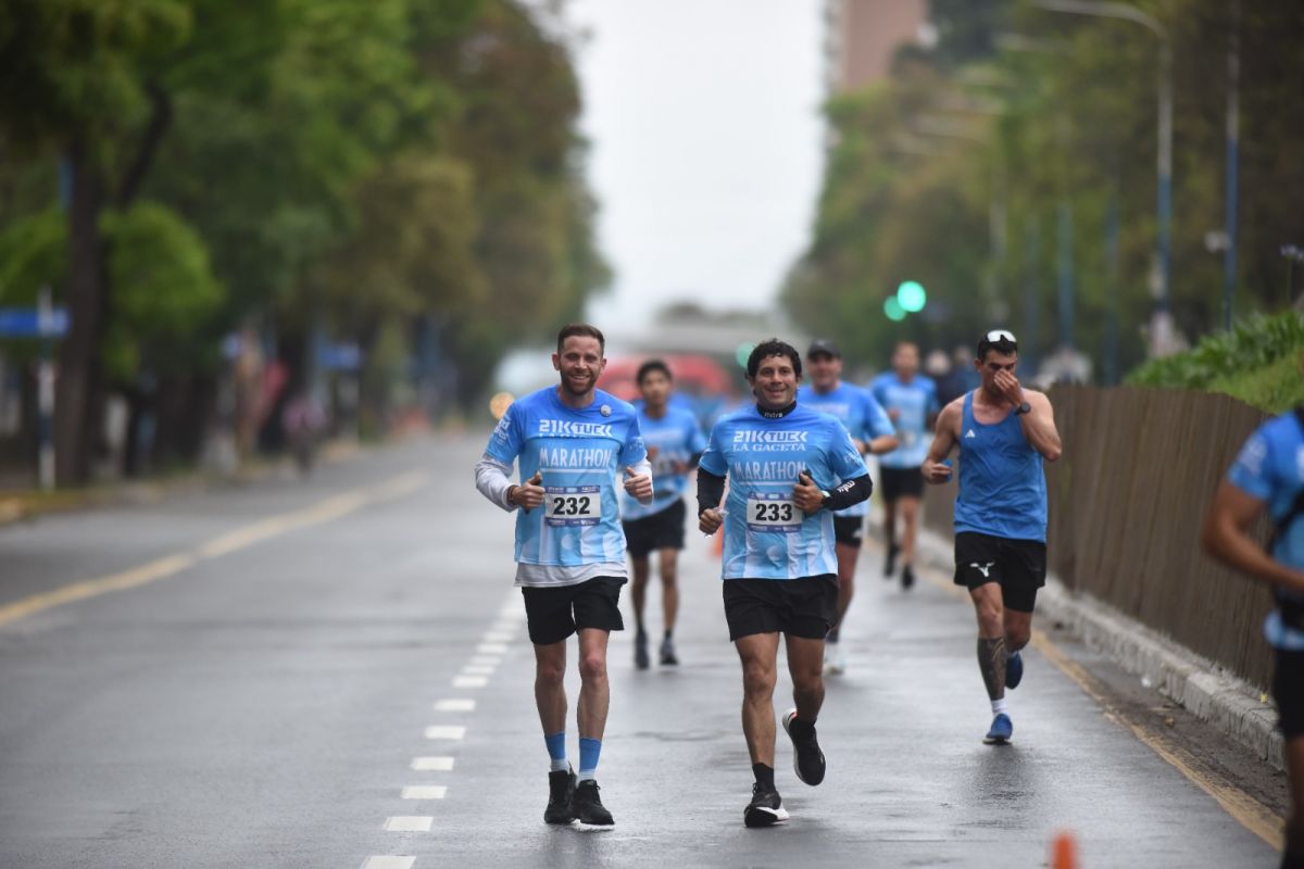 SEAN UNIDOS. Los hermanos Barabani completaron los 21 kilómetros hombro con hombro.