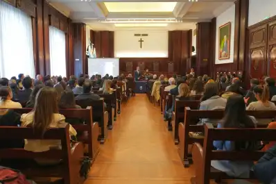 Claudia Sbdar abrió el posgrado sobre inteligencia artificial y sentencia judicial