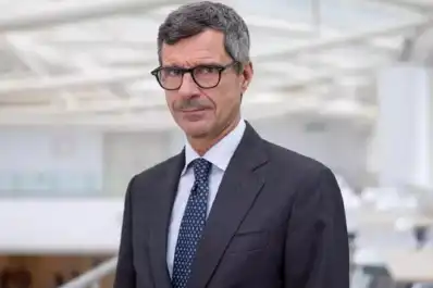 Quién es Stefano Margaritora, el cirujano que operará al papa León XIV