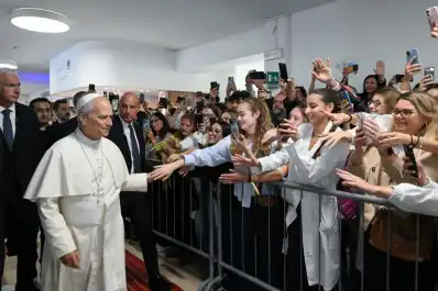El Vaticano informó que la operación de León XIV concluyó con éxito
