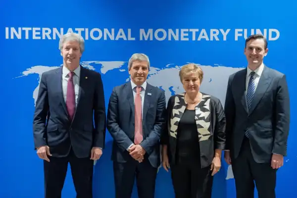 Tras recortar la previsión de crecimiento de la Argentina, Georgieva elogió el ajuste fiscal