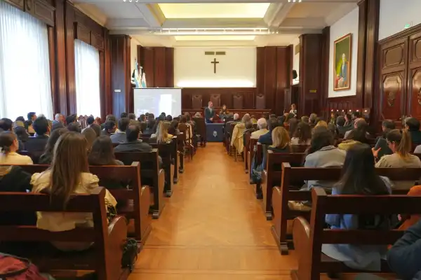 Claudia Sbdar abrió el posgrado sobre inteligencia artificial y sentencia judicial