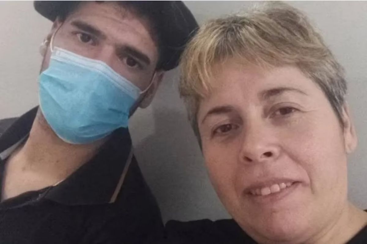 MADRE E HIJO. Jachy Arriola, de 53 años, y Franco Díaz, de 21, viajaban hacia Paraná para un seguimiento médico tras el trasplante.
