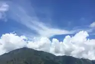 El tesoro oculto de Tucumán: una imponente cascada entre montañas, arroyos y senderos