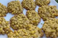 Galletitas de quinoa pop: la receta crocante, económica y sin harinas refinadas para acompañar el mate