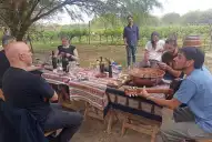 Empanadas, vino y canciones: la visita de Los Fundamentalistas a los Valles Calchaquíes